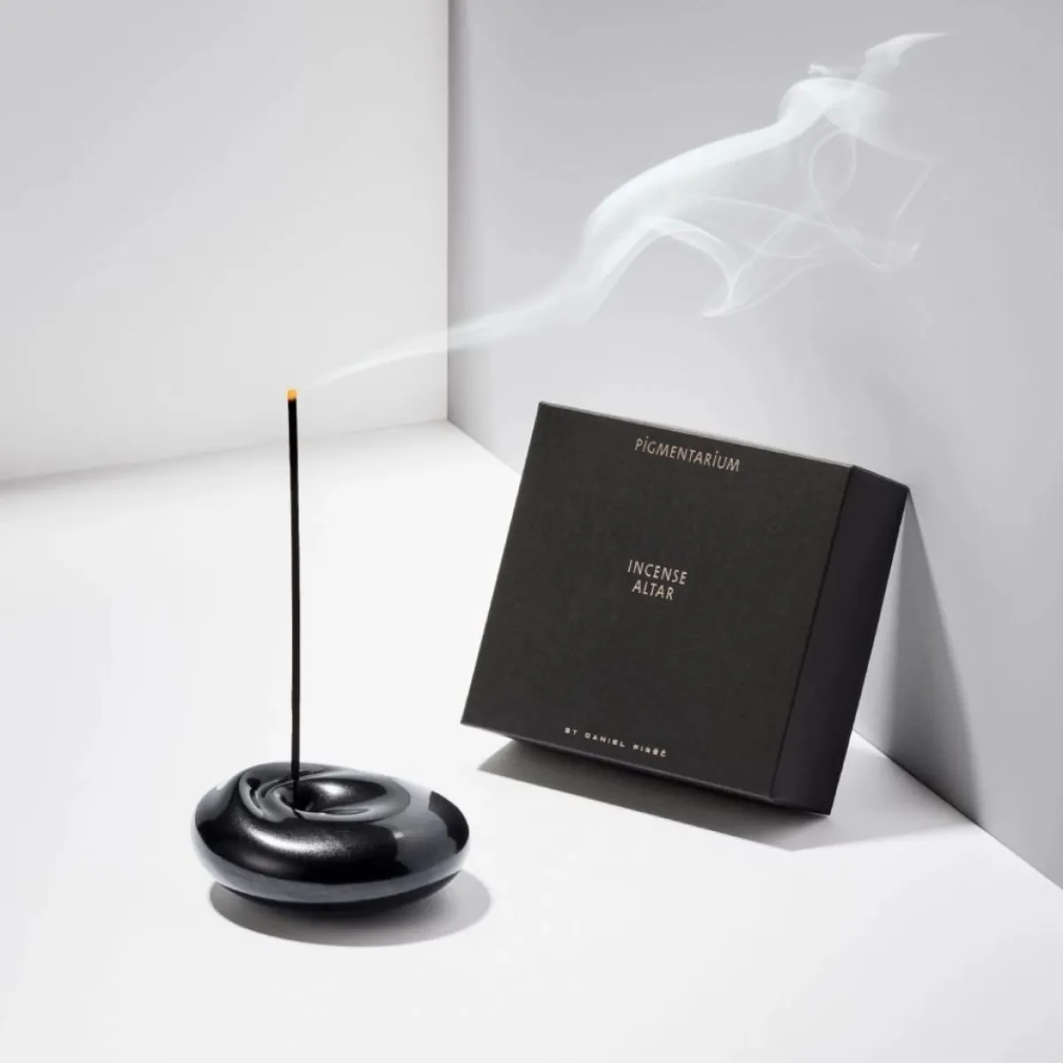 Voor Haar | Voor Hem | Perfume Lounge Black wave incense altar