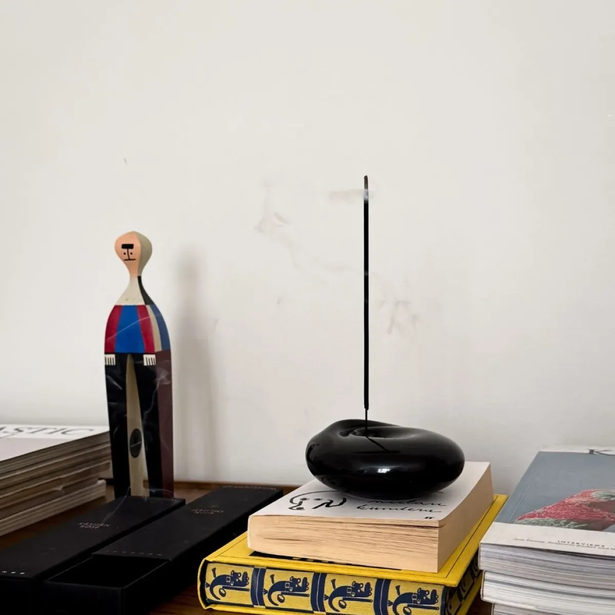 Voor Haar | Voor Hem | Perfume Lounge Black wave incense altar