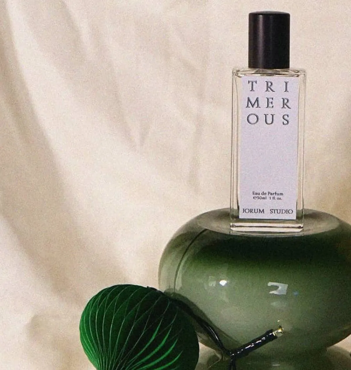 Iris | Poederig | Perfume Lounge Trimerous - eau de parfum